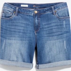 Distressed Boyfriend Short